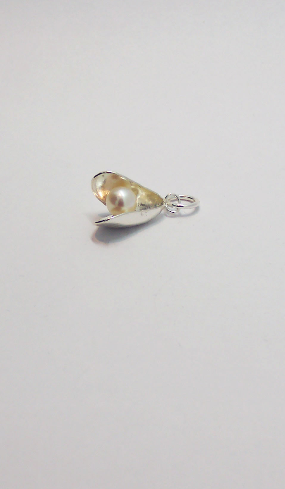 Silver Mussel with Pearl Pendant